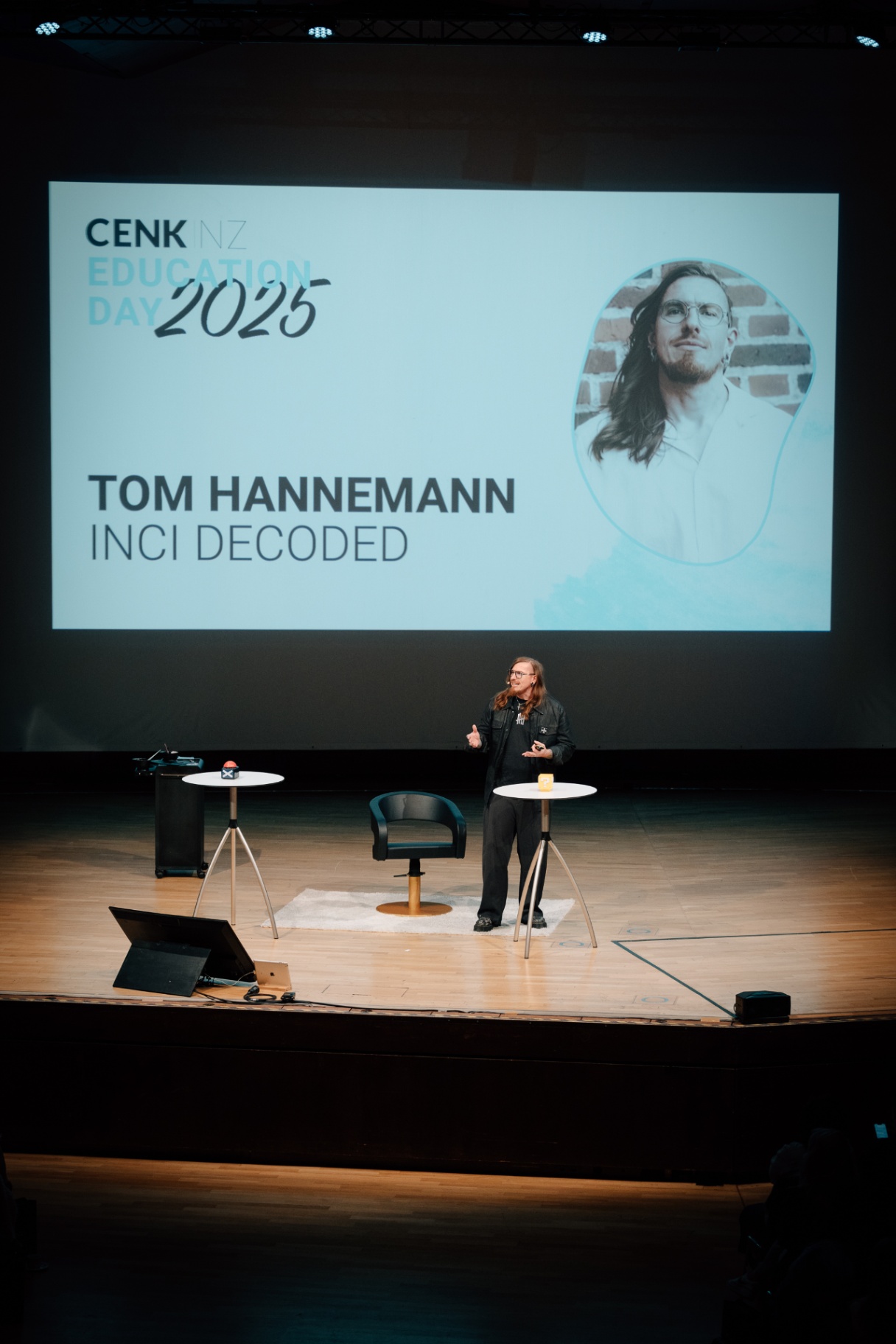 Bühne mit Speaker Tom Hannemann beim Education Day 2025