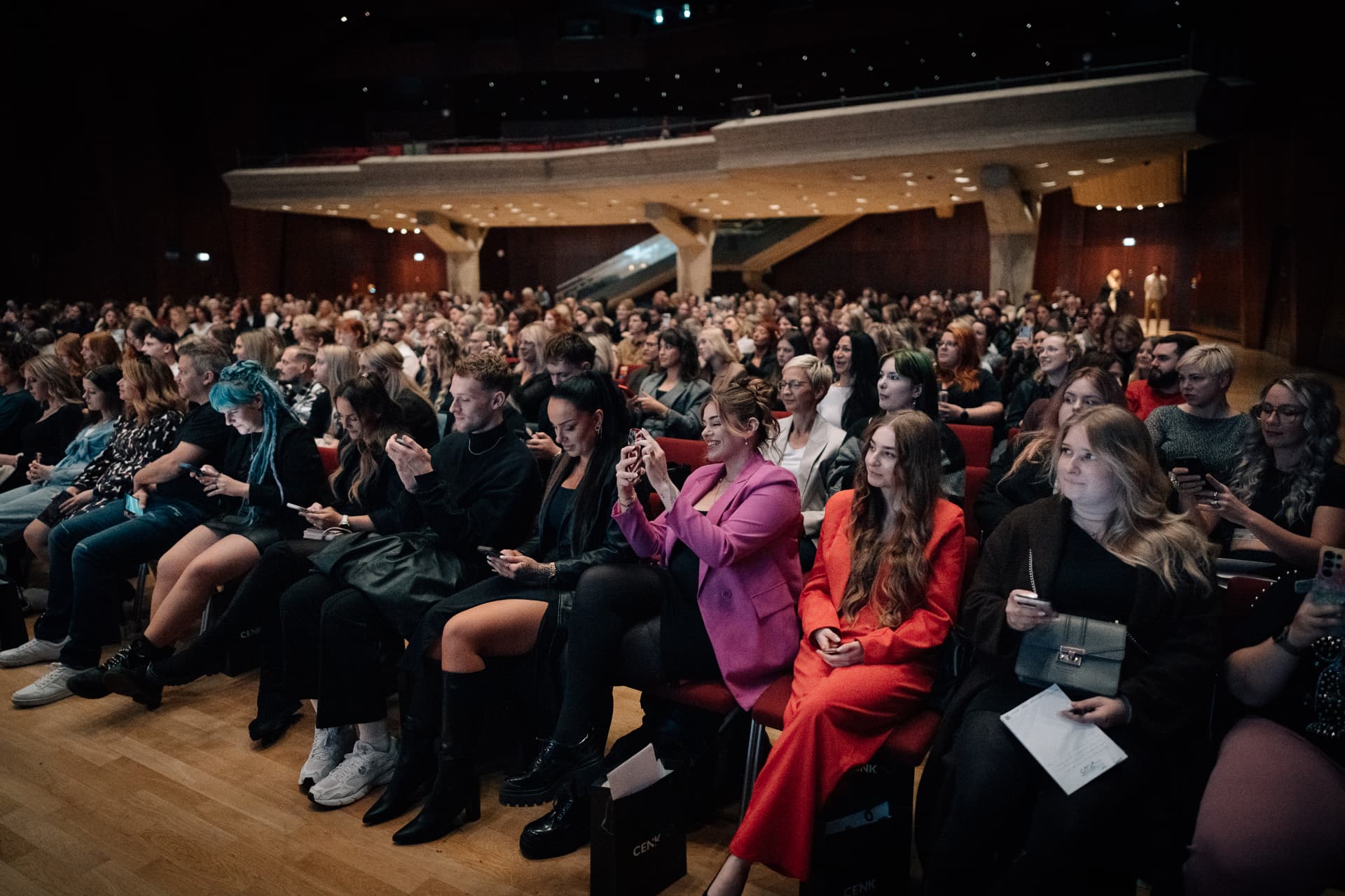Publikum beim Hair Education Day in der Heinrich-Lades-Halle